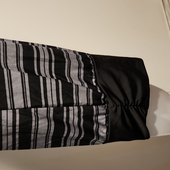 Agenda Sleeveless Striped Blouse - Picture 2 of 4